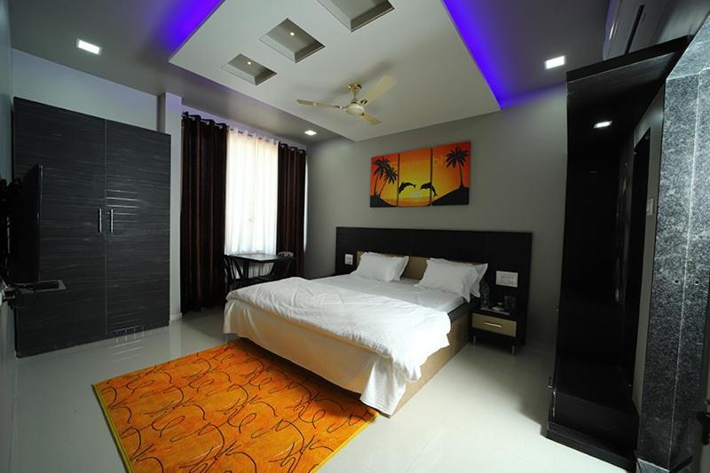 Hotel Sourabh Garden Shirol Exterior photo